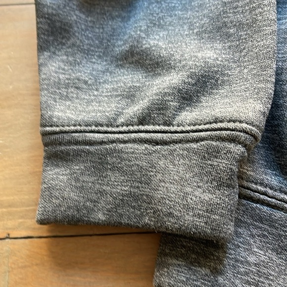 Vols hooded sweatshirt. Excellent condition . No stains or tears - Picture 5 of 8